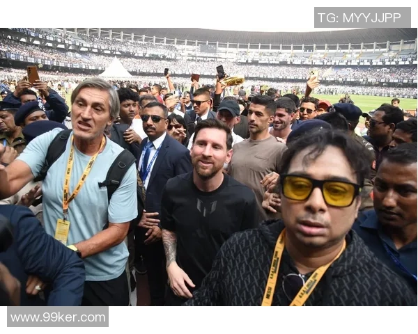 印媒：梅西抵达孟买，当地布置超2000名警力枕戈待旦